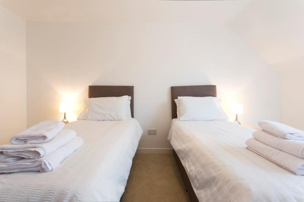Remarkable 2-Bed Apartment In Culross Exterior photo